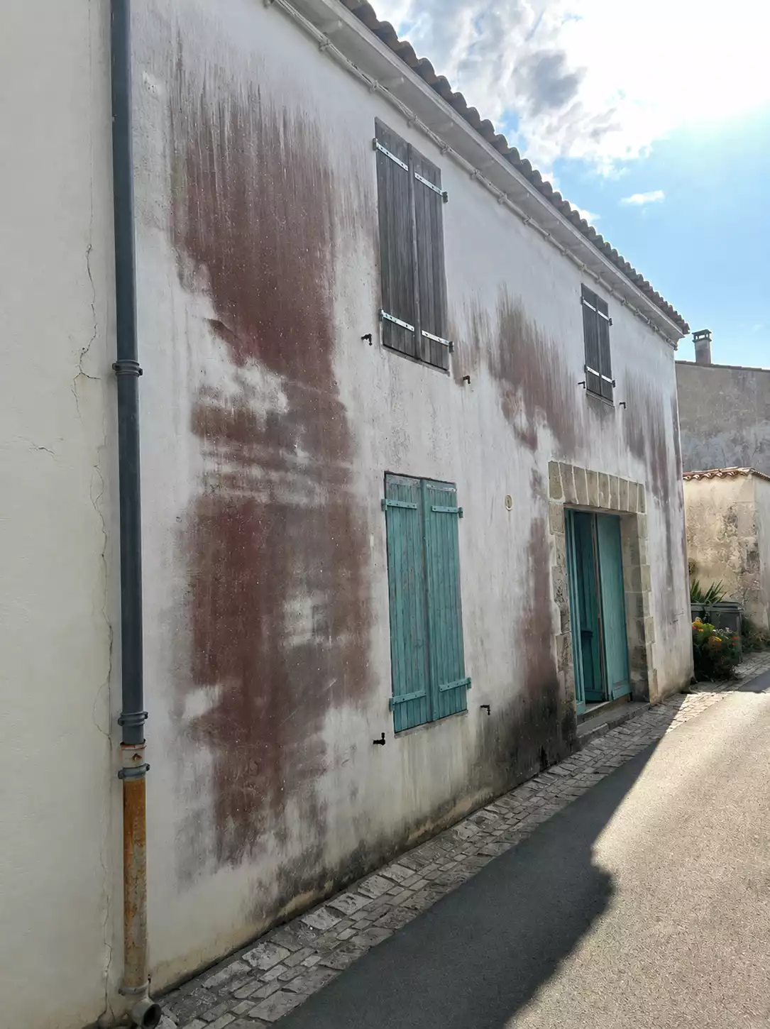 Façade avant nettoyage